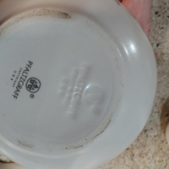 Pfaltzgraff Stoneware Tea Rose Sugar Dish, Salt & Pepper and Decorative Plate - Picture 8 of 8